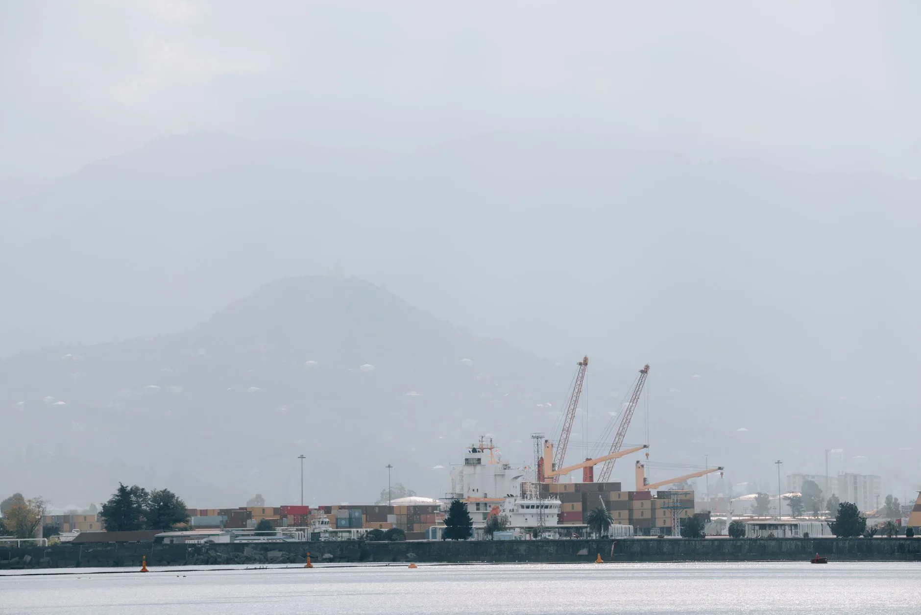海南工厂机电设备选型指南：锐桦刚配件供应方案解析